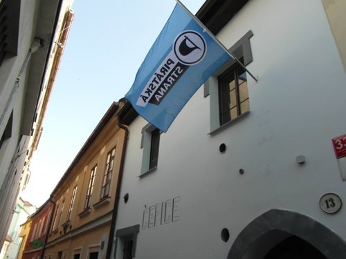 Vlajka vlála a vlát bude.